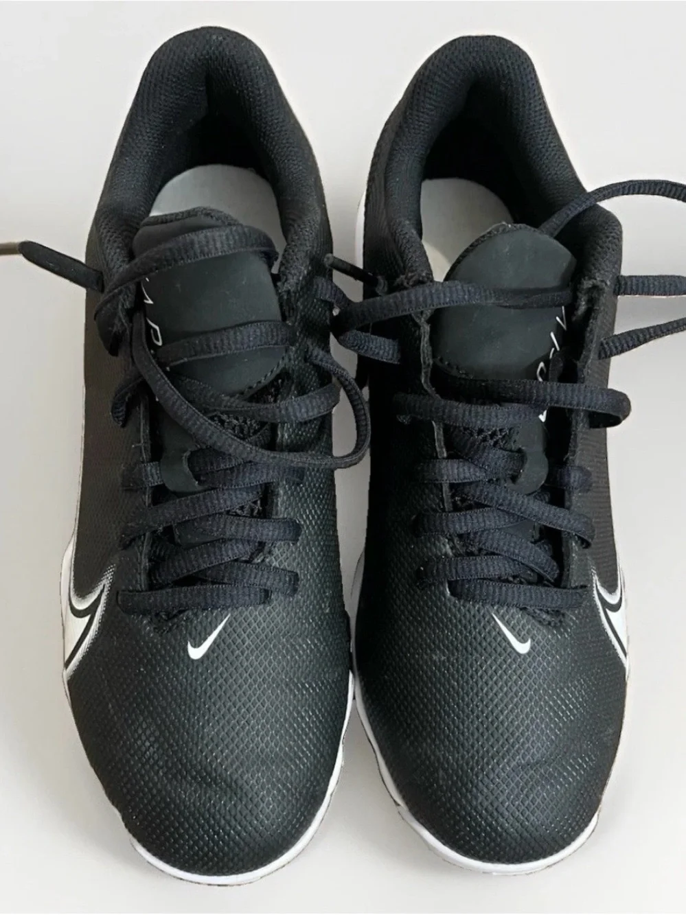 Nike Vapor Cleats Fastflex,Boys Size 5.5 Y Black& White CD0077-001